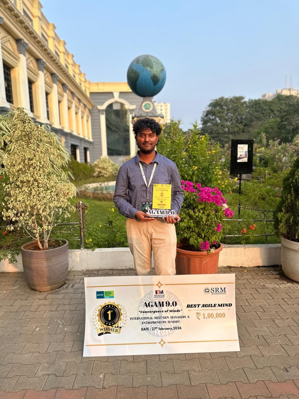 Ravant Vignesh holding the AGAM 9.0 Best Agile Mind winner plaque with the ₹1,00,000 prize cheque